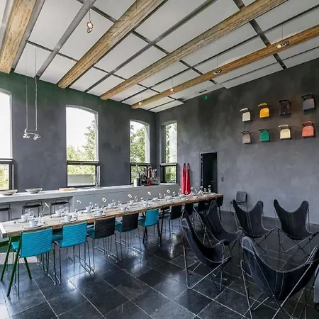 In For 21 People, Cleaning Included Holiday home
